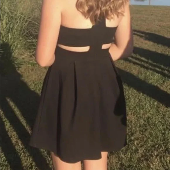 Lulu’s Black Dress - Picture 3 of 3